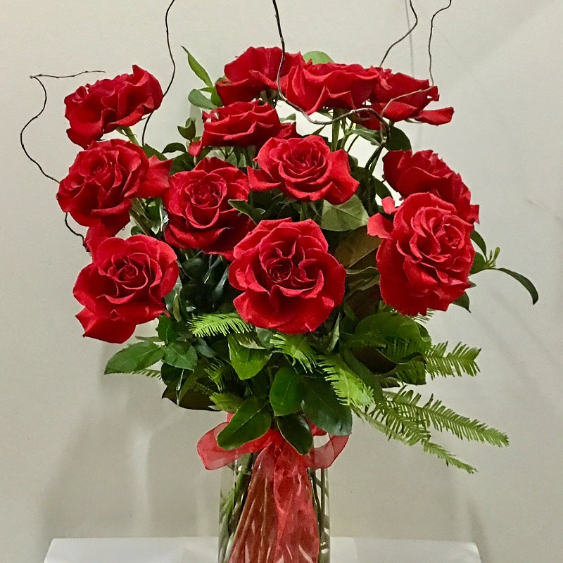 12 Long Stemmed Reflexed Roses in a Vase – Flowers Of Adelaide